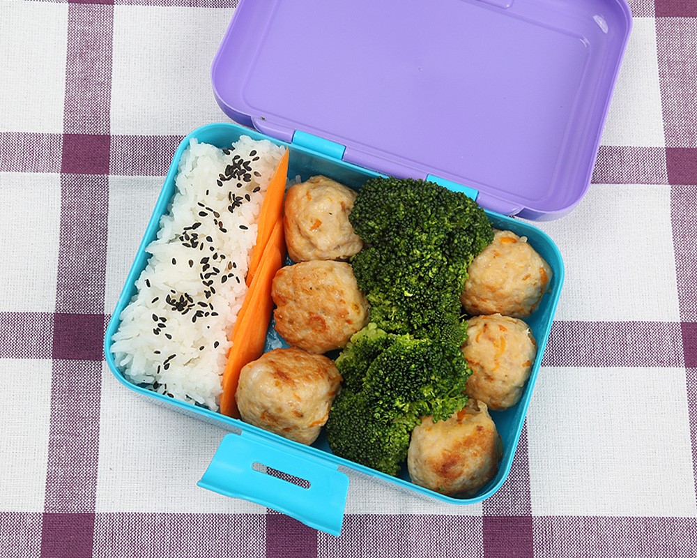 Bento z klopsikami z indyka oraz z warzywami