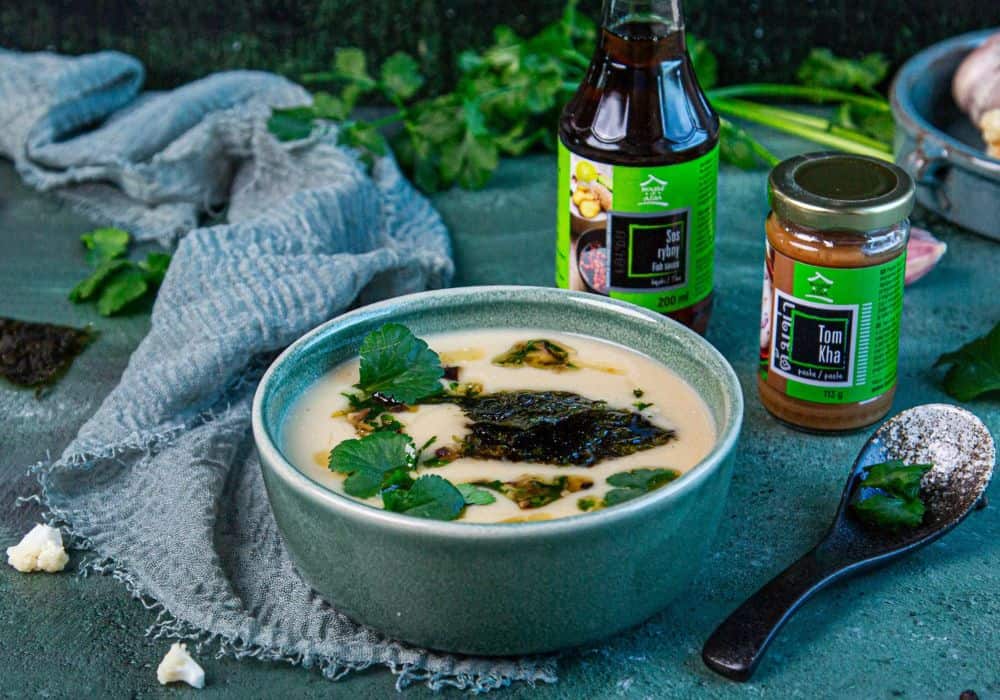 Krem z kalafiora z pastą Tom Kha