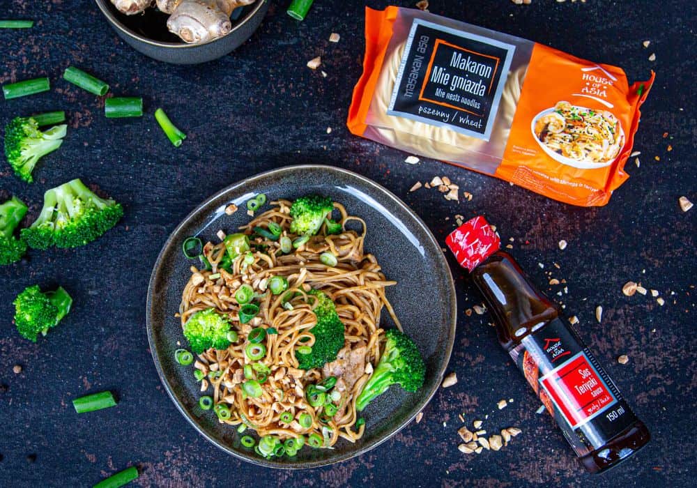 Makaron Mie z wieprzowiną w sosie teriyaki