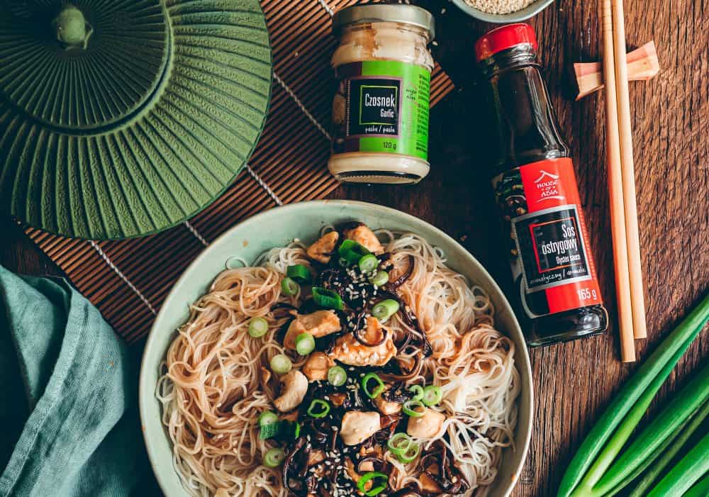 Makaron Vermicelli z grzybami mun i sosem ostrygowym