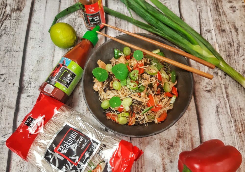 Makaron Vermicelli z warzywami i kurczakiem