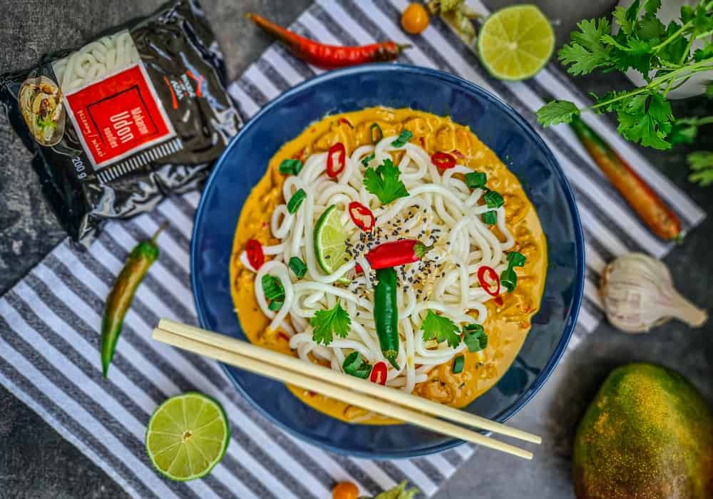Makaron Udon z kurczakiem w sosie mango-chili
