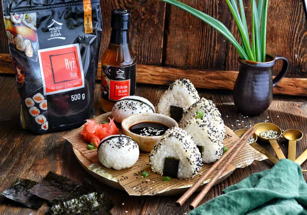 Onigiri z omletem i łososiem