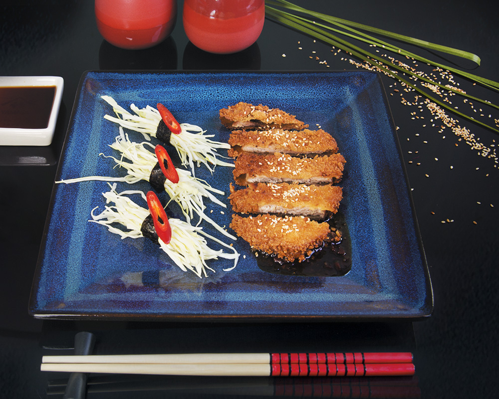 Kotlet schabowy Tonkatsu z surówką z kapusty