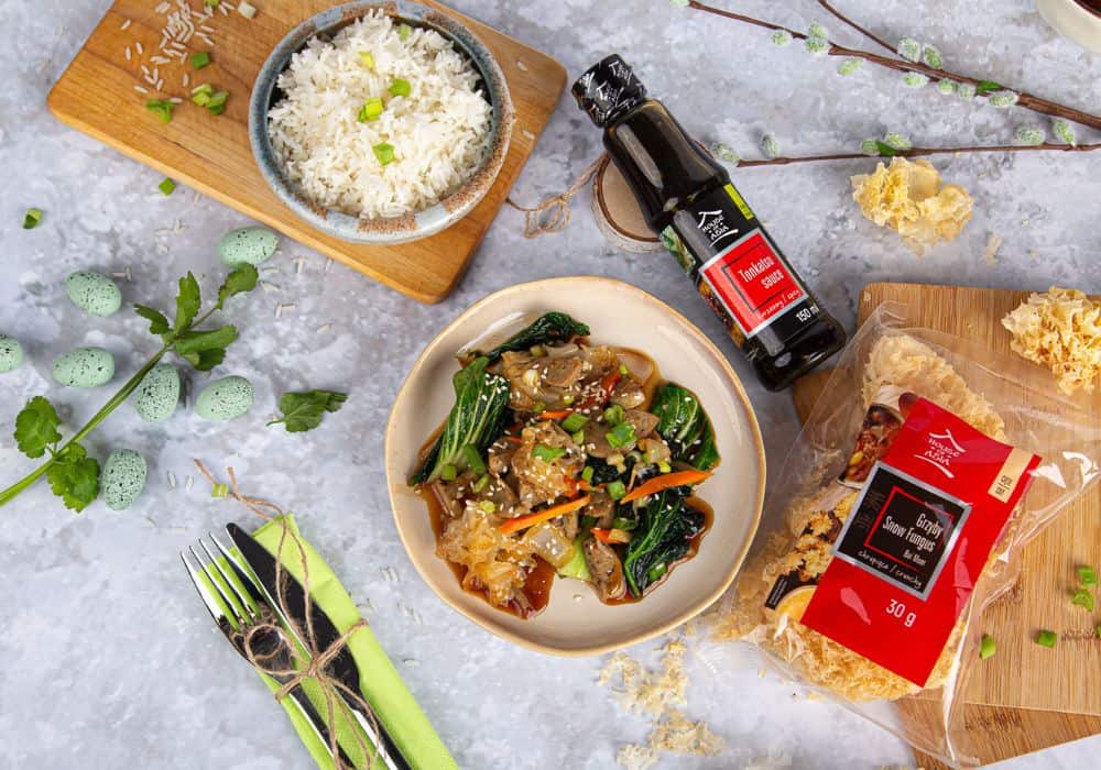 Stir-fry z białą kiełbasą z grzybami Fungus w sosie tonkatsu