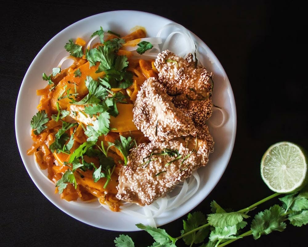 Kurczak w sezamie z mango curry