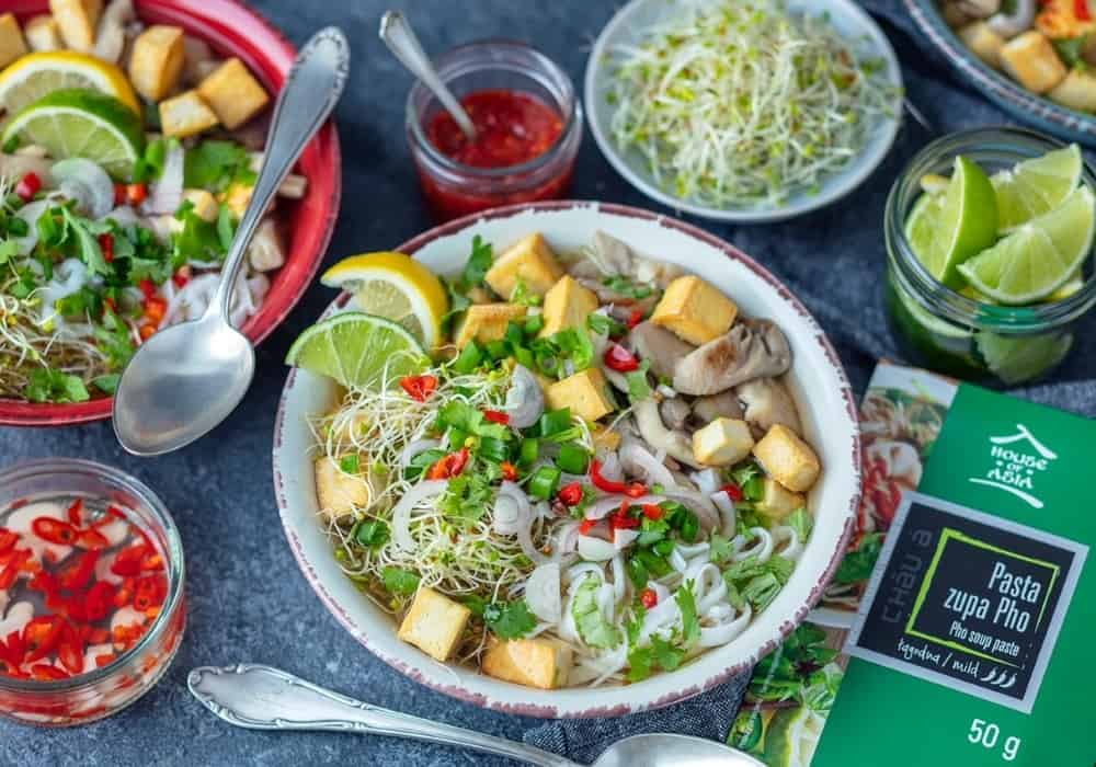 Zupa Pho z tofu i boczniakami Praktykulinarni House of Asia