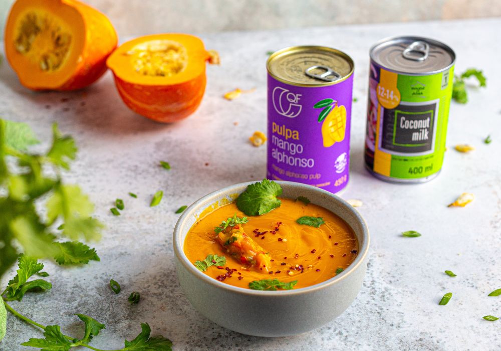 Zupa krem z dni z salsą mango