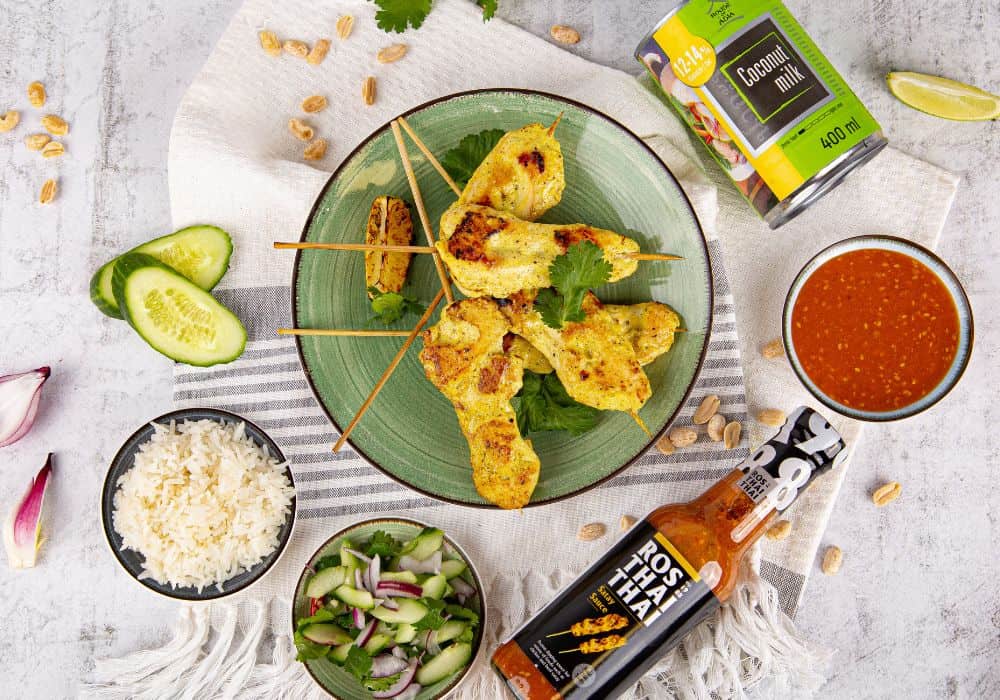 Kurczak satay w kokosowej marynacie w sosie orzechowym Ros Thai Thai