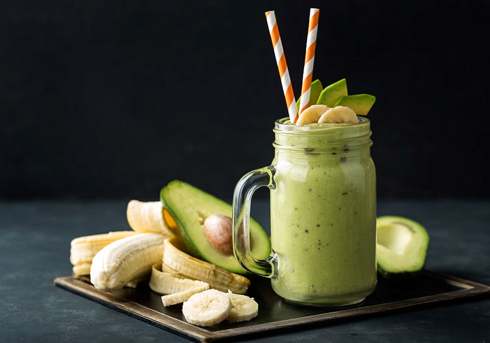Smoothie kokosowe z kiwi, bananem i awokado