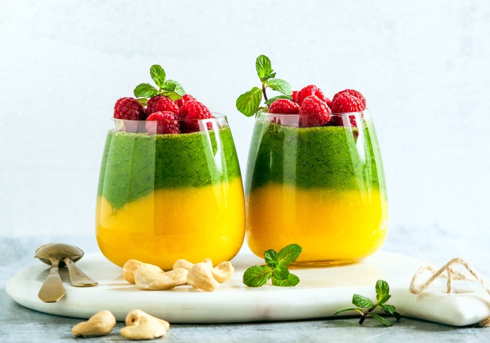 Smoothie z mango, szpinakiem i mleczkiem kokosowym