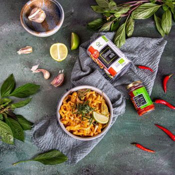 Makaron z pastą red curry