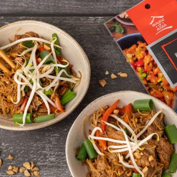 Wieprzowina Kung Pao z makaronem